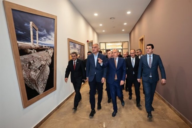 Bakan Ersoy'dan bilim, kültür ve sanat merkezine tam not