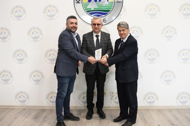 TYBB Edirne Şubesi'nden Başkan Helvacıoğlu'na teşekkür plaketi