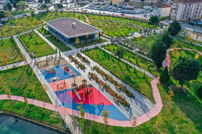 Kocaeli Büyükşehir'den Derince Millet Bahçesi'ne kıraathane