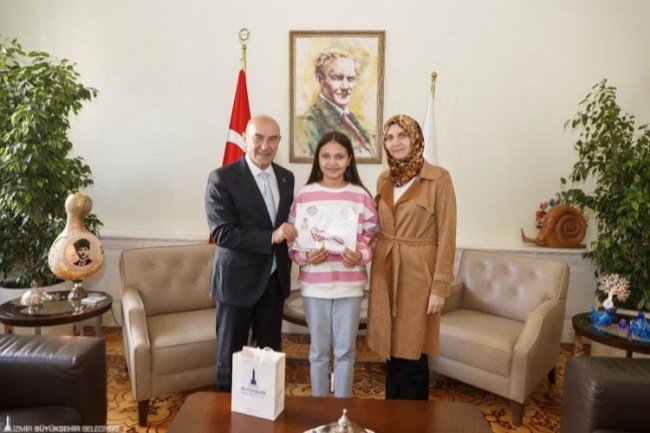 Okumada dünya şampiyonu Zümra, Tunç Soyer'le buluştu