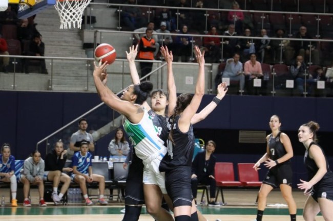 İzmit'in Perileri Beşiktaş'ı devirdi