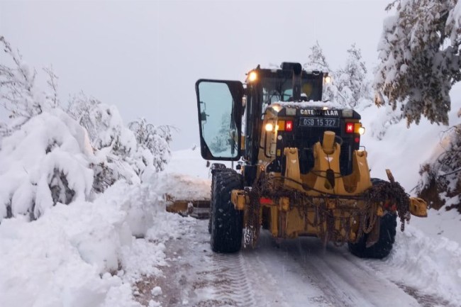 Osmangazi'de karlı yollara anında müdahale