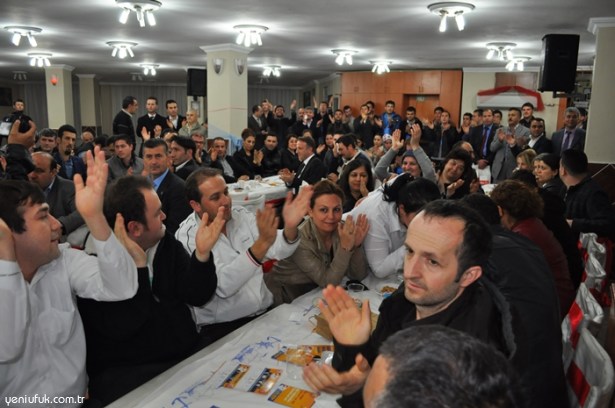 AK PARTİ KURMAYLARINDAN GÖVDE GÖSTERİSİ