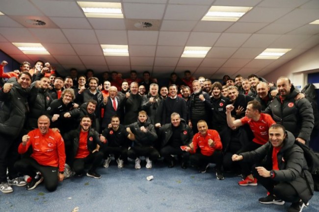 Erdoğan'dan A Millî Futbol Takımı‘na tebrik telefonu