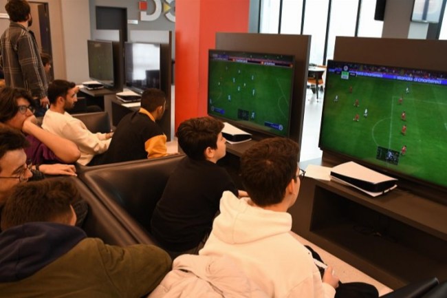 Balıkesirli gençler DGM'de klavyeleri ağlattı