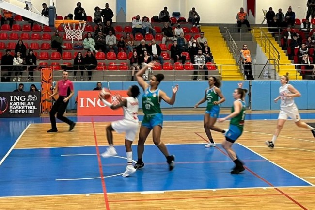 İzmit'in Perileri deplasmandan mutlu döndü