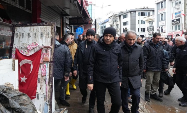 Afetzedelere destek ödemeleri başladı