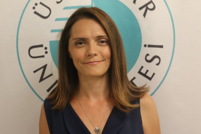 Alzheimer hastasına bakım veren de depresyona giriyor!