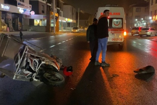 Düzce'de otomobille motosiklet çarpıştı: 2 yaralı