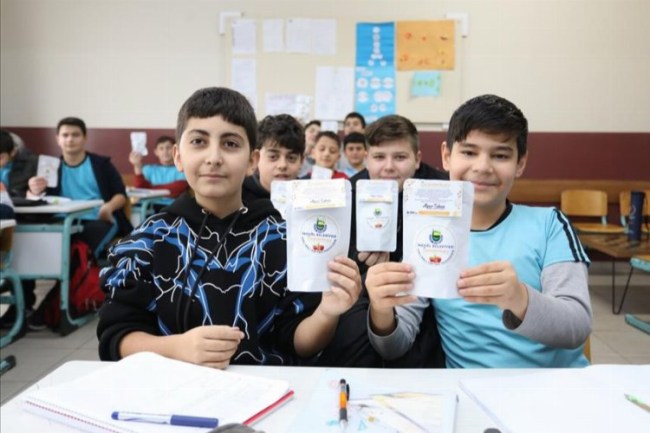 İnegöl'de Özündenkuru ile 'yerli' kutlama