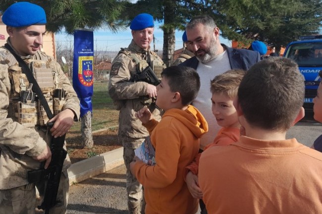 Bilecik'te 400 minik öğrenciye Jandarma sevgisi aşılandı