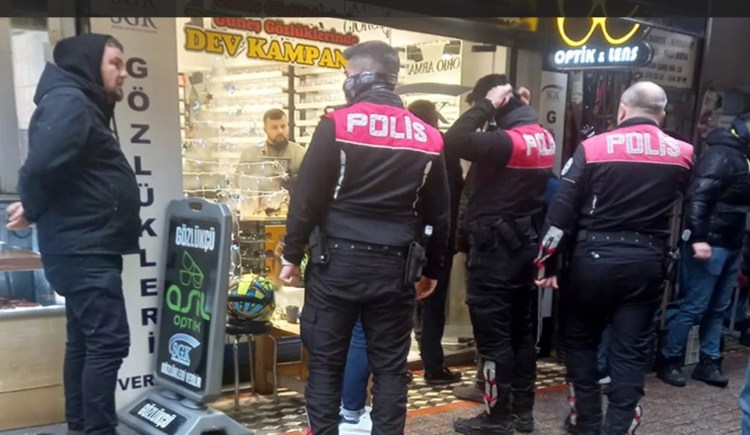 Bunalıma giren işyeri sahibi kendini astı