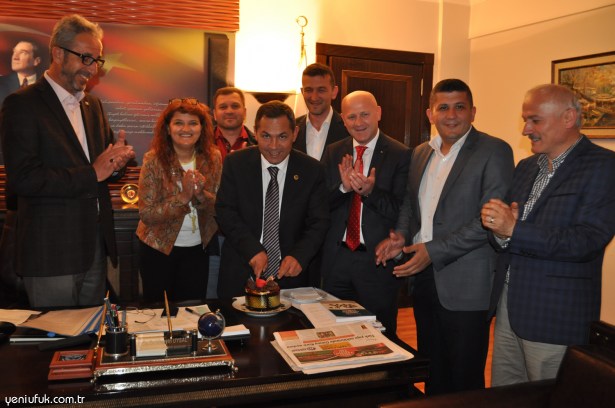 AK PARTİ YÖNETİMİ DE BAŞKAN UYSAL'I UNUTMADI..