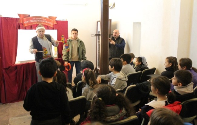 Kent müzesi’nde Karagöz-Hacivat gösterisi