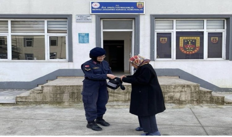 Kayıp çanta sahibine teslim edildi