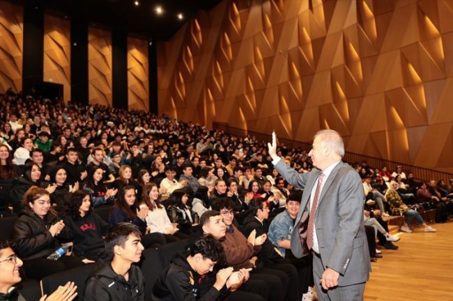 Denizlili gençlerin YKS giriş ücretleri yine Büyükşehir'den