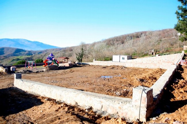 Eşme Ahmediye'ye futbol sahası