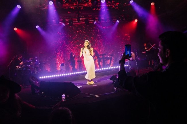 Diva Bebe 2024'ü sahnede karşıladı