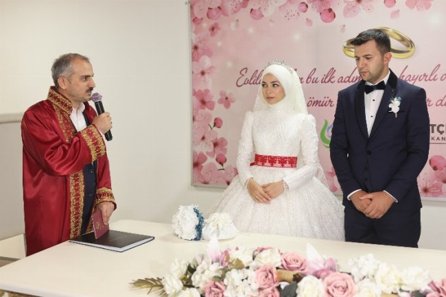 Bin 558 çift Çayırova'da dünya evine girdi