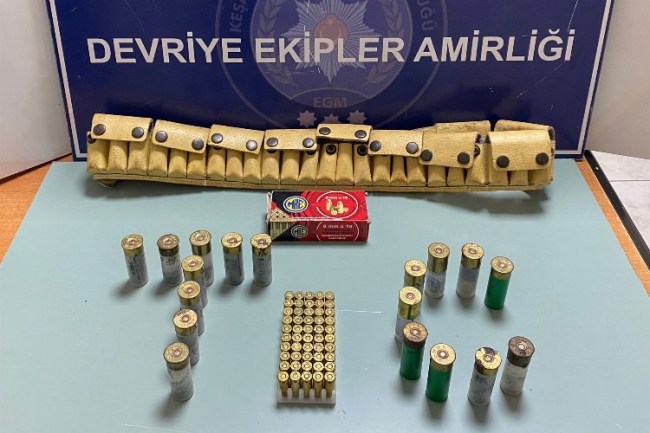 Keşan'da ruhsatsız silah ve mühimmata el kondu