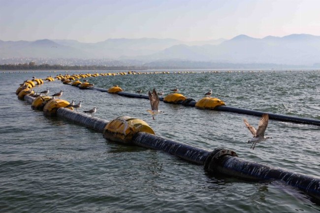 Körfez'den binlerce kamyon dip çamur