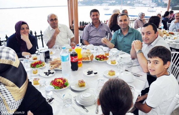 MECLİS ÜYELERİ İFTARDA BULUŞTU.