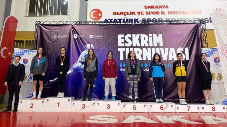 U14-U10 Kadın Açık Kılıç’ta Gümüş ve Bronz Madalya