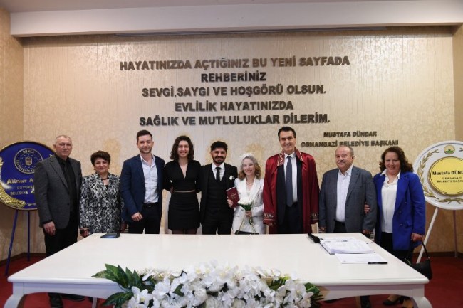 Başkan Dündar Sevgililer Günü'nde nikah kıydı