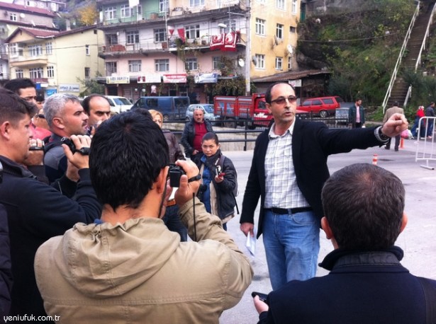 İŞADAMI İSYAN ETTİ, BELEDİYE ÖNÜNDE EYLEM YAPTI..