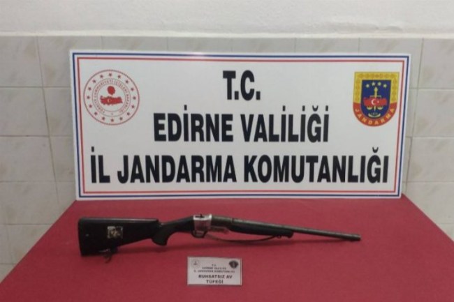 Enez'de ruhsatsız av tüfeği ele geçirildi