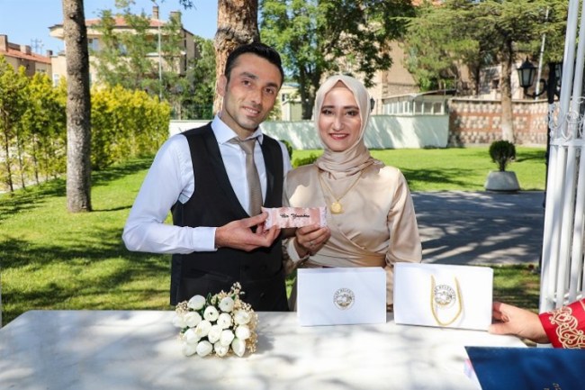Başkan Yalçın'dan anlamlı nikah hatırası 2 bini aştı