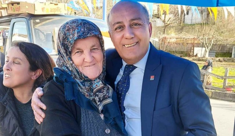 Gülüç'te CHP Bayrağını tek başına sırtladı