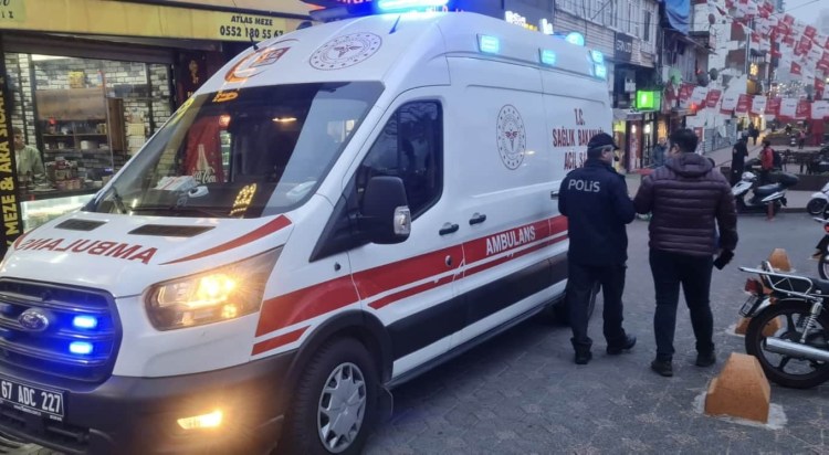 Yalı caddesinde bıçaklı saldırı