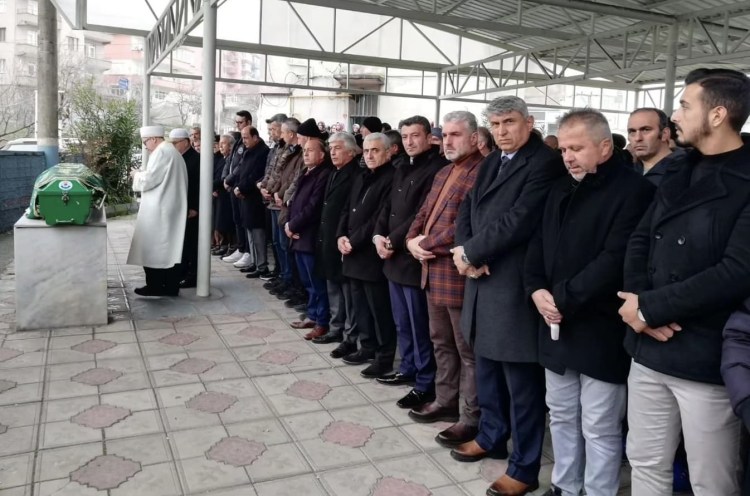 Cemaat namaza, onlar kadraja!..