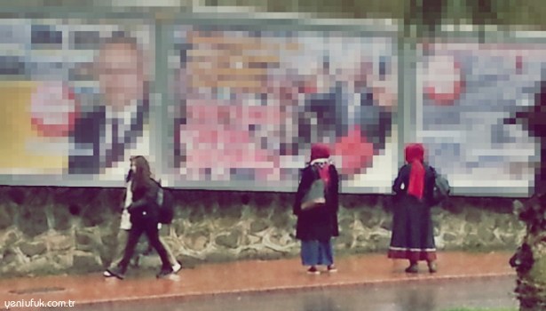 BU İNSANLAR NEYE BAKIYOR?..