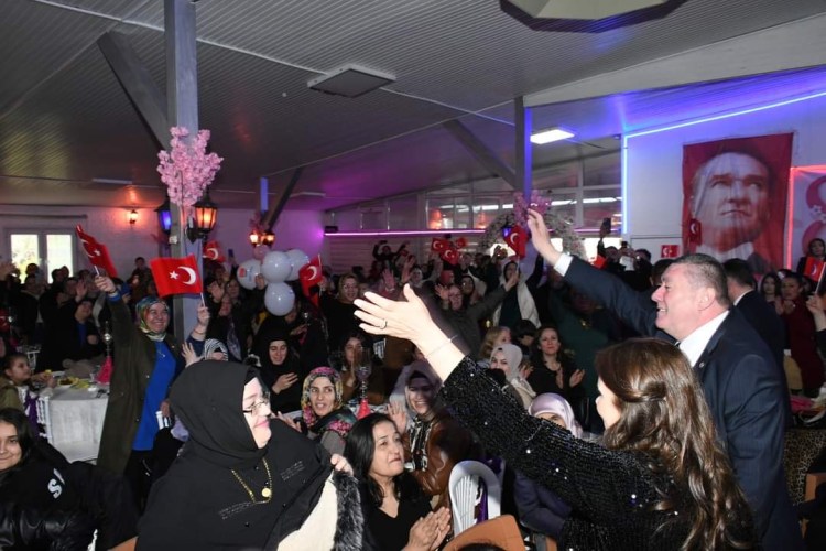 Binlerce Alaplılı kadın, salonu hınca hınç doldurdu