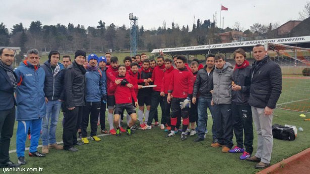 GENÇ EREĞLİLİLERDEN TATLI İKRAMI