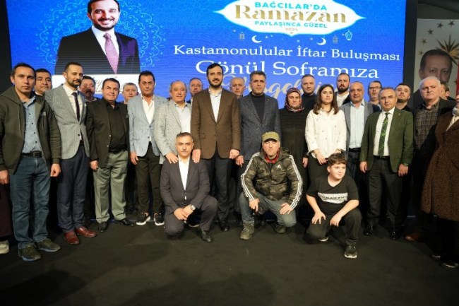 Binlerce kişi İstiklal Marşı'nı coşkuyla okudu