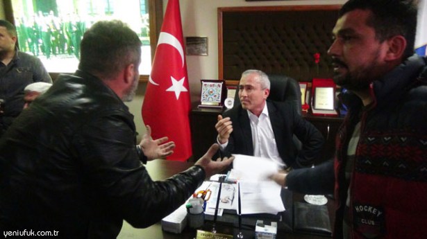 KIZGIN TAKSİCİLER ODA'YI BASTI!..