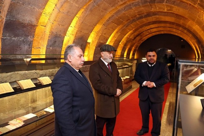 Halil Necipoğlu, Tıpkıbasım Mushaflar Sergisi'ne hayran kaldı