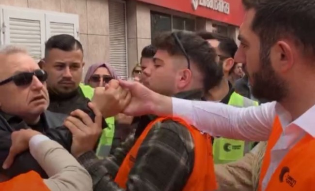 AK Parti Gençlik Kollarından CHP'nin yürüyüşüne provokasyon