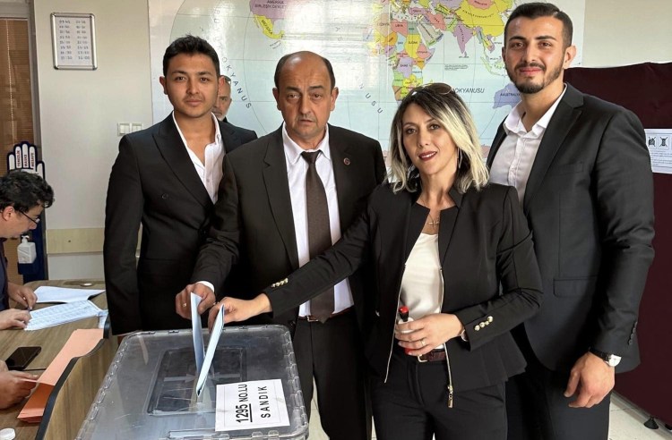 Başkan Demirtaş oyunu kullandı