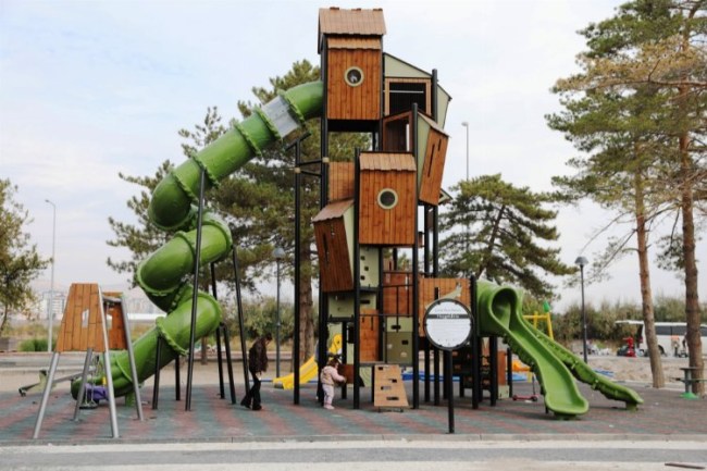 Başkan Çolakbayrakdar: "Çocukların hayalini süsleyen örnek parklar yapıyoruz"