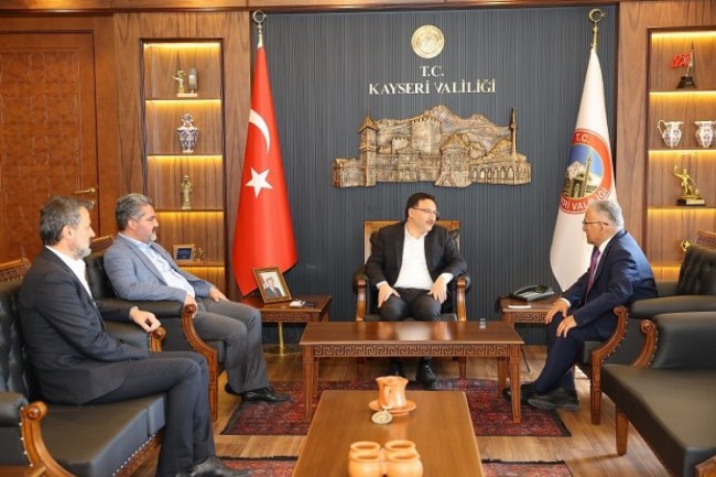 Mazbatasını alan Başkan Büyükkılıç, ilk ziyaretini Vali Çiçek'e yaptı