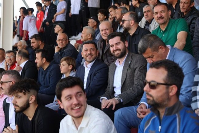 Nevşehir Belediyespor taraftarları Arı'yı bağrına bastı