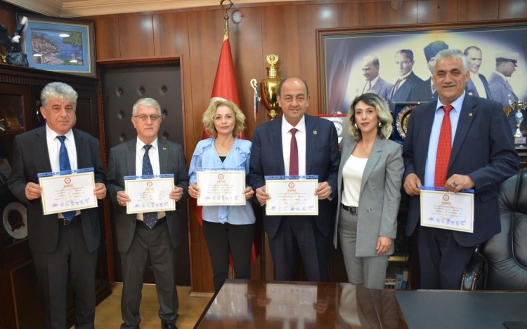 Başkan Demirtaş ve meclis üyeleri mazbatalarını aldı