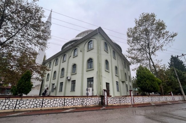 Kocaeli'de Yavuz Selim Camii'nin dış cephesini yeniledi