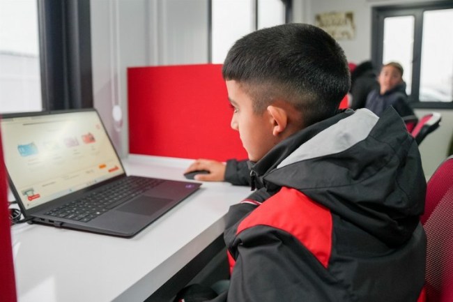 Teknolojisini 100. Yıl Kütüphaneleri'ne yayıyor