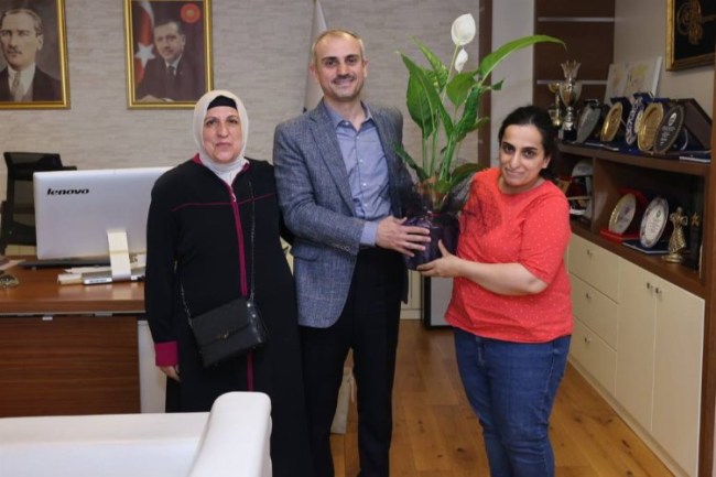 Çayırovalılardan Başkan Çiftçi'ye hayırlı olsun ziyareti