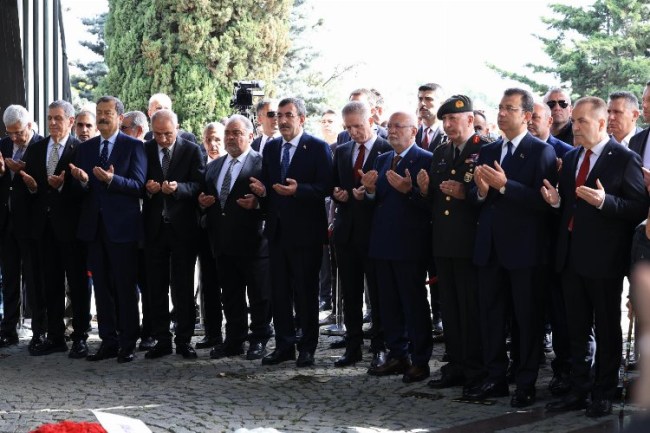 İmamoğlu Turgut Özal'ı anma törenine katıldı